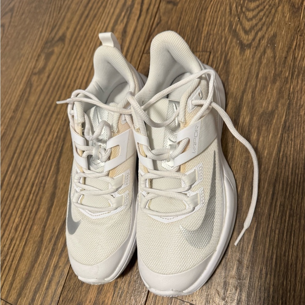 Nike Women’s White and Beige Lightweight Running Sneakers